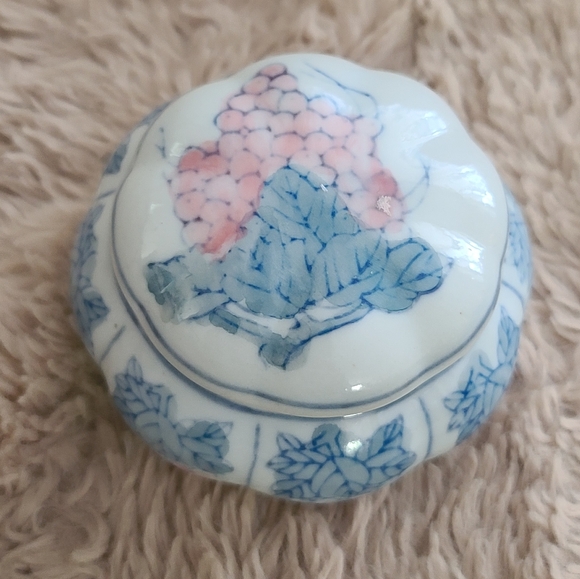 Elegant Blue and Pink Ceramic Trinket Floral Grapes Box - Picture 1 of 9